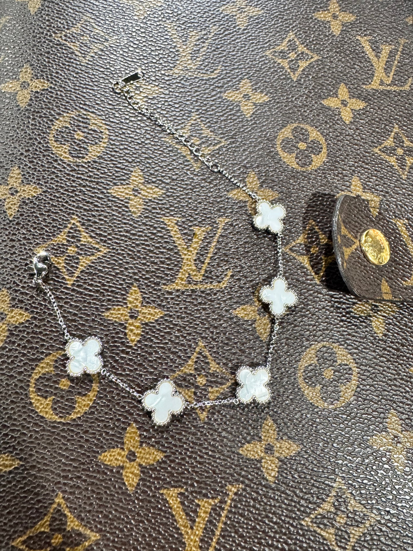 Pulsera flor blanca plata