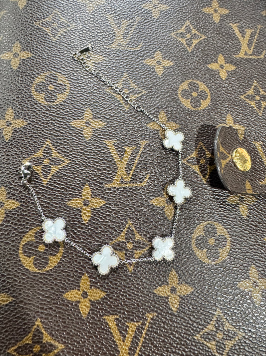 Pulsera flor blanca plata