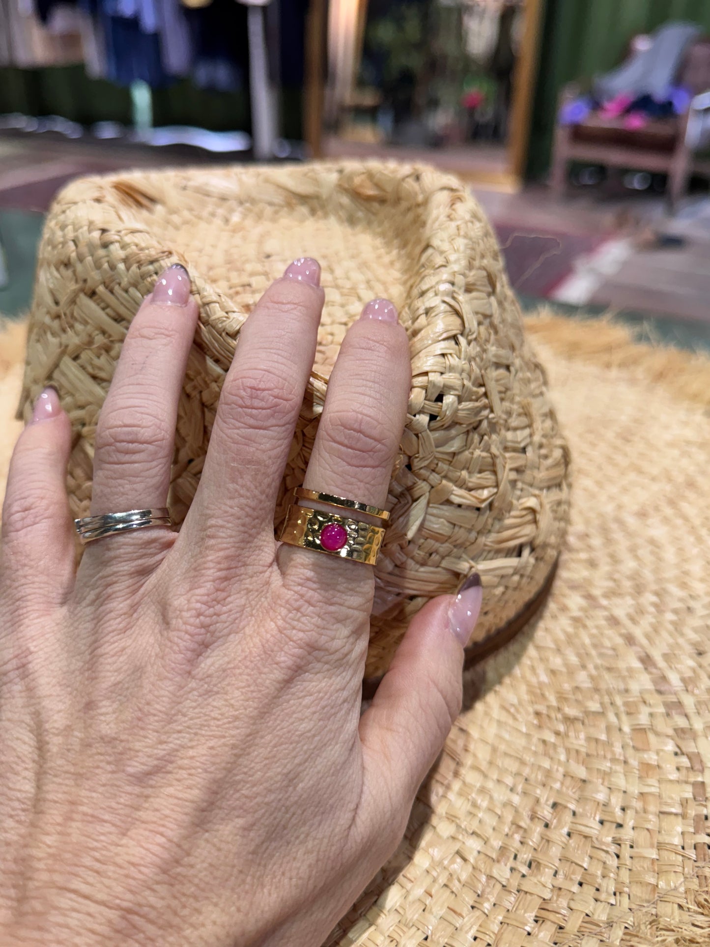 Anillo acero piedra fucsia