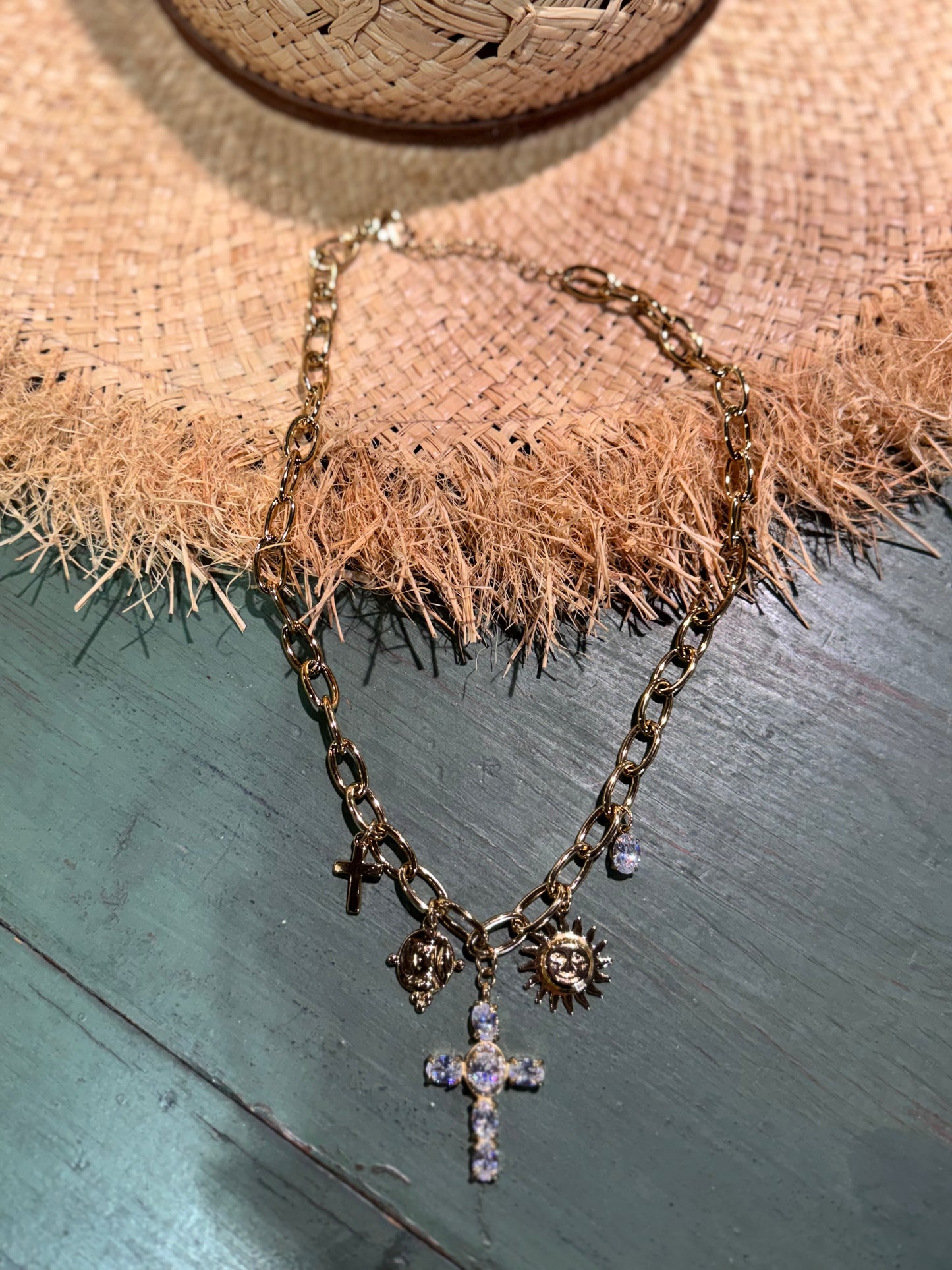 Collar Dolce cruz piedras