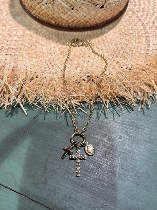 Collar cruz y medallas