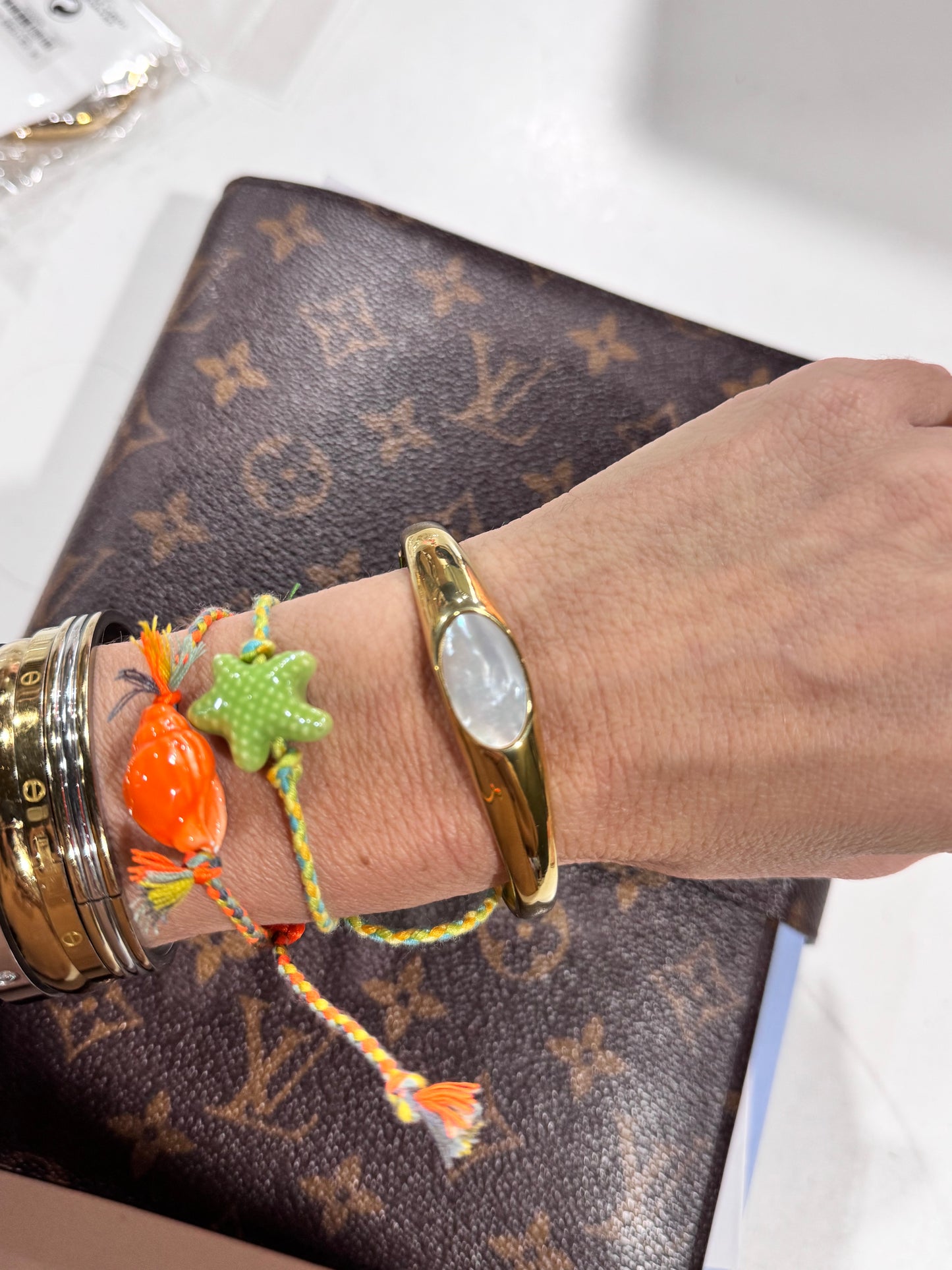 Pulsera acero nácar dorada