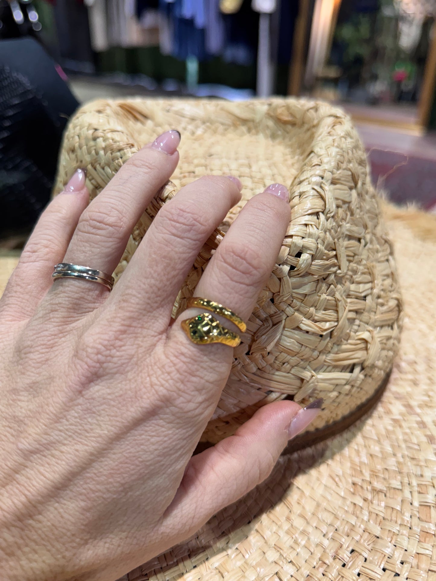 Anillo serpiente ojos piedra