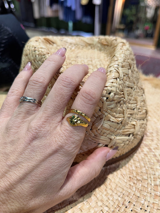 Anillo serpiente ojos piedra