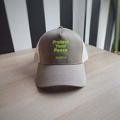Gorra trucker beige "Protect your peace"